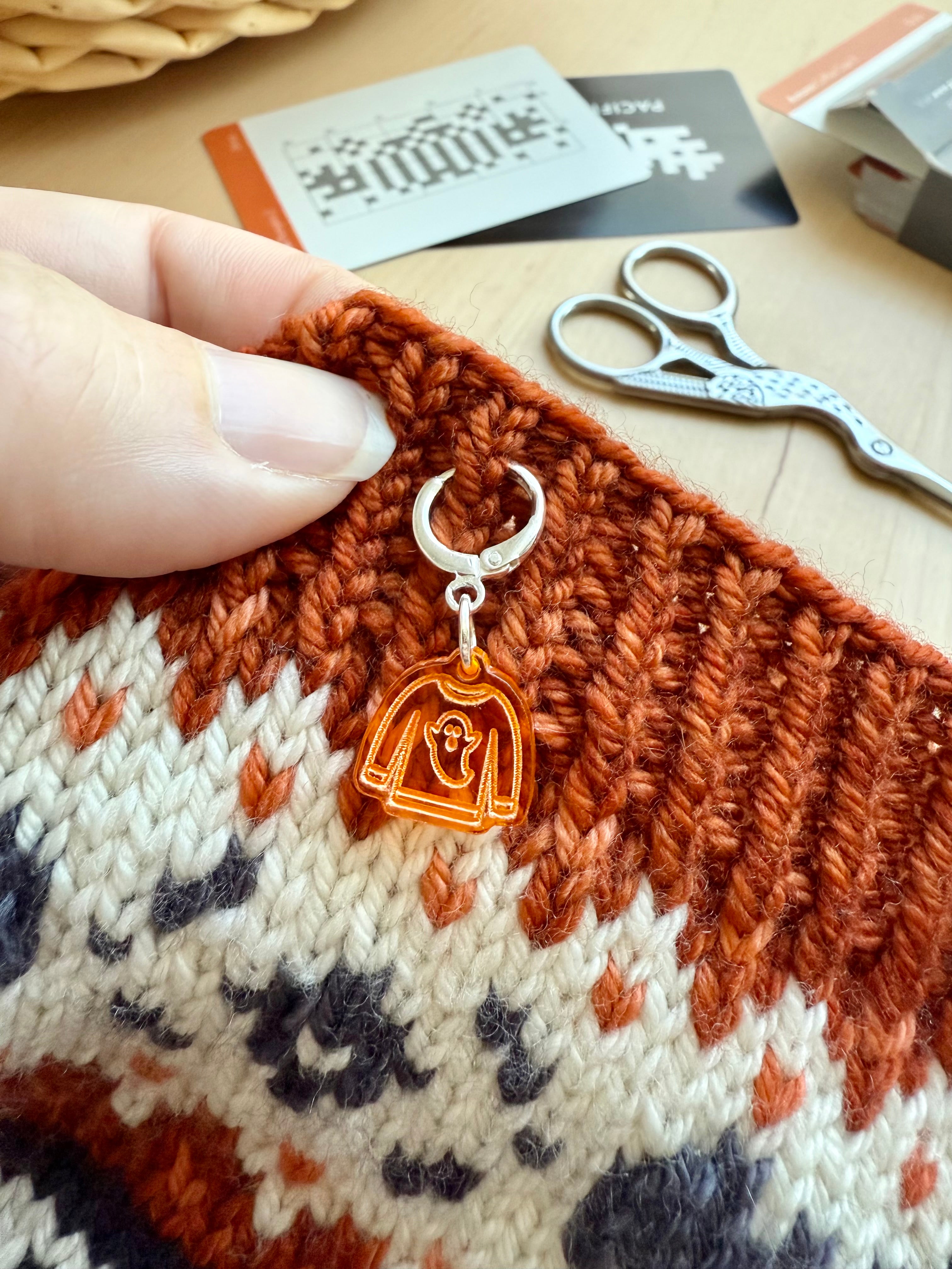 Ghost Doodle Sweater (Single Stitch Marker)